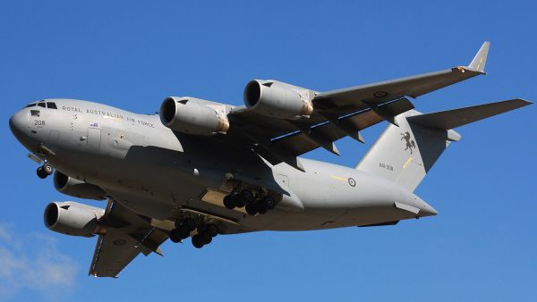 Американский военно-транспортный самолет Boeing C-17 Globemaster III - Sputnik Армения