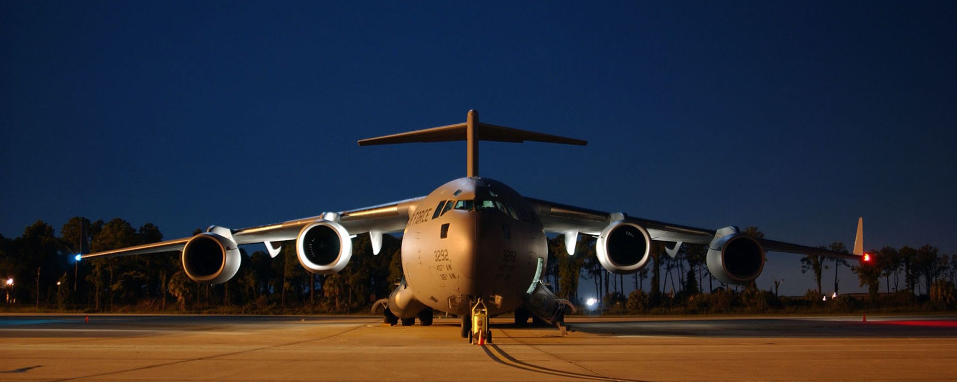Американский военно-транспортный самолет Boeing C-17 Globemaster III Американский военно-транспортный самолет Boeing C-17 Globemaster III - Sputnik Արմենիա, 1920, 18.09.2021