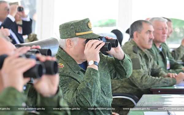 Президент Беларуси Александр Лукашенко принял участие в активной фазе белорусско-российского стратегического учения Запад-2021 (12 сентября 2021). Обуз-Лесновский полигон - Sputnik Армения