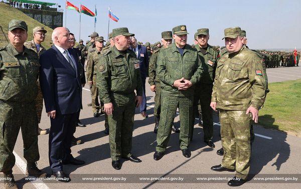Президент Беларуси Александр Лукашенко принял участие в активной фазе белорусско-российского стратегического учения Запад-2021 (12 сентября 2021). Обуз-Лесновский полигон - Sputnik Армения
