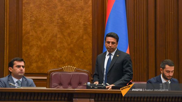 Акоб Аршакян, Ален Симонян и Рубен Рубинян во время заседания НС (13 сентября 2021). Еревaн - Sputnik Армения
