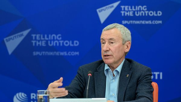 Сенатор РФ, член Комитета по международным делам Совета Федерации Андрей Климов во время видеомоста Россия - Армения - Казахстан - Кыргызстан (13 сентября 2021). Москва - Sputnik Армения