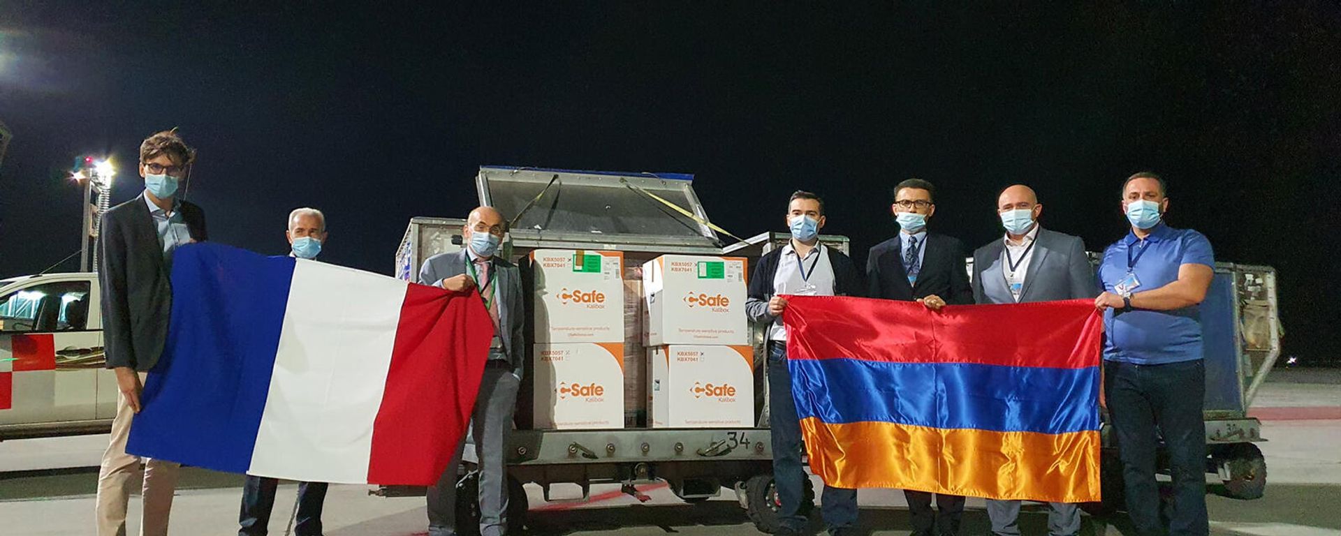 В Ереван прибыла первая партия вакцины от covid19, отправленная из Франции - Sputnik Արմենիա, 1920, 14.09.2021