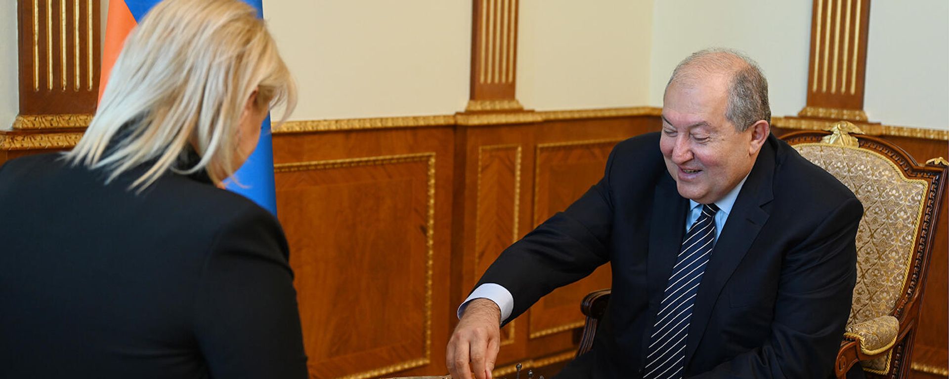 Президент Армен Саркисян встретился с международным гроссмейстером Элиной Даниелян (14 сентября 2021). Еревaн - Sputnik Армения, 1920, 14.09.2021