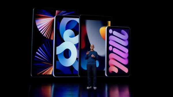 Генеральный директор Apple Тим Кук во время презентации новейших моделей iPad и iPad mini  Apple  - Sputnik Армения