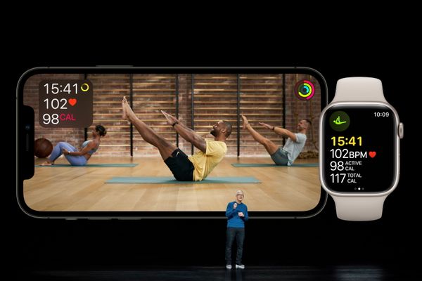 Генеральный директор Apple Тим Кук во время презентации Apple Fitness+ Apple  - Sputnik Армения