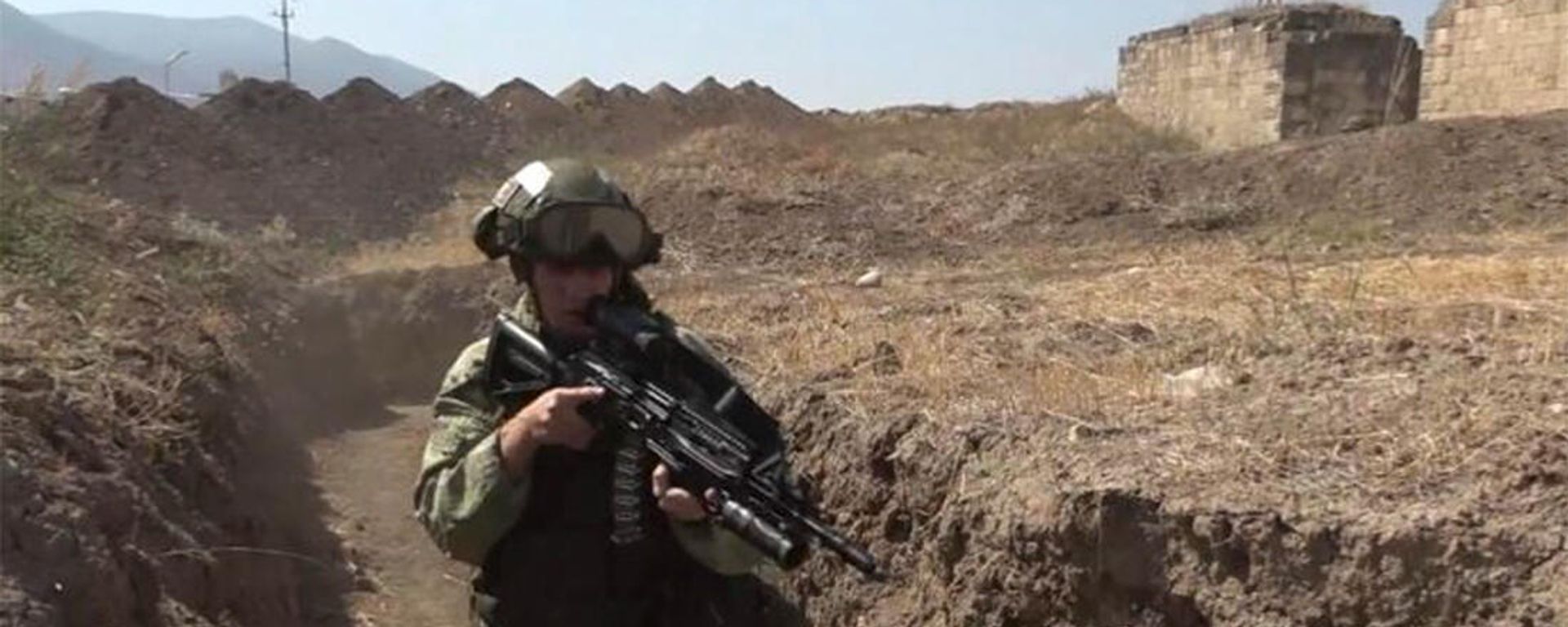 Российские миротворцы провели плановую комплексную тренировку по обороне на 27-ми наблюдательных постах (16 сентября 2021). Карабах
 - Sputnik Армения, 1920, 16.09.2021