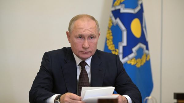 Президент России Владимир Путин в режиме видеоконференции принимает участие в заседании лидеров стран ОДКБ (16 сентября 2021). Душанбе - Sputnik Армения