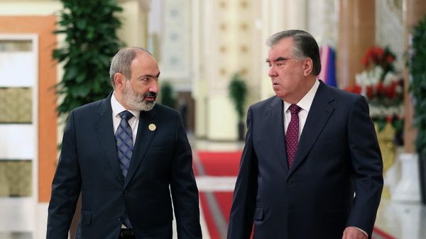 Премьер-министр Никол Пашинян накануне заседания Коллективного совета ОДКБ встретился с президентом Таджикистана Эмомали Рахмоном (16 сентября 2021). Душанбе - Sputnik Армения