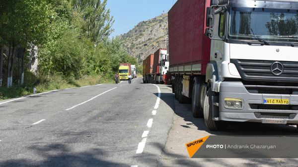 Իրանական բեռնատարներ Գորիսի մոտ - Sputnik Արմենիա