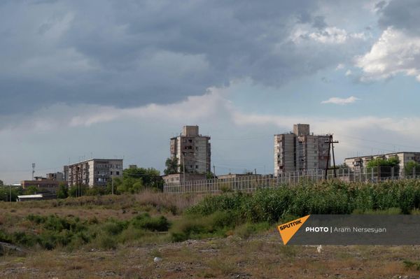 Вид на город Мецамор со стороны трассы M5 Вид на город Мецамор со стороны трассы M5 - Sputnik Армения