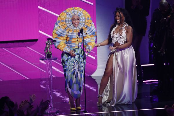 Doja Cat и SZA во время выступления на MTV Video Music Awards 2021. - Sputnik Армения