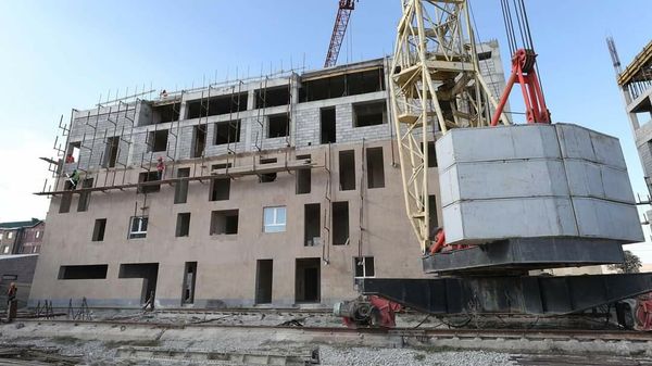 Всеармянский фонд Айастан строит многоквартирные жилые здания и детский сад в районе Муш в Гюмри. - Sputnik Армения
