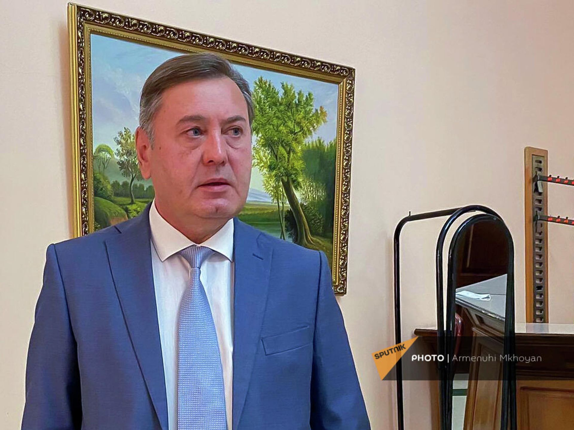 Генконсул России в Гюмри Руслан Кандауров на избирательном участке №8031 (19 сентября 2021). Гюмри - Sputnik Արմենիա, 1920, 19.09.2021