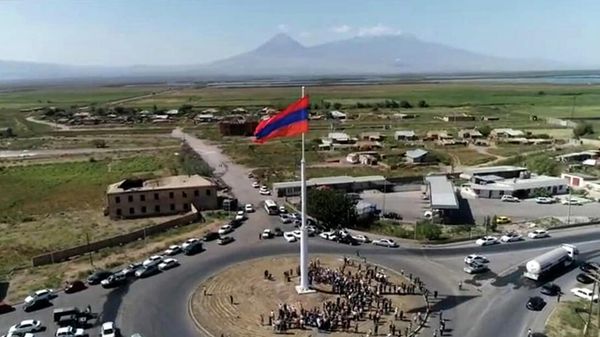 Երասխում բարձրացվել է Հայաստանի ամենամեծ եռագույնը - Sputnik Արմենիա