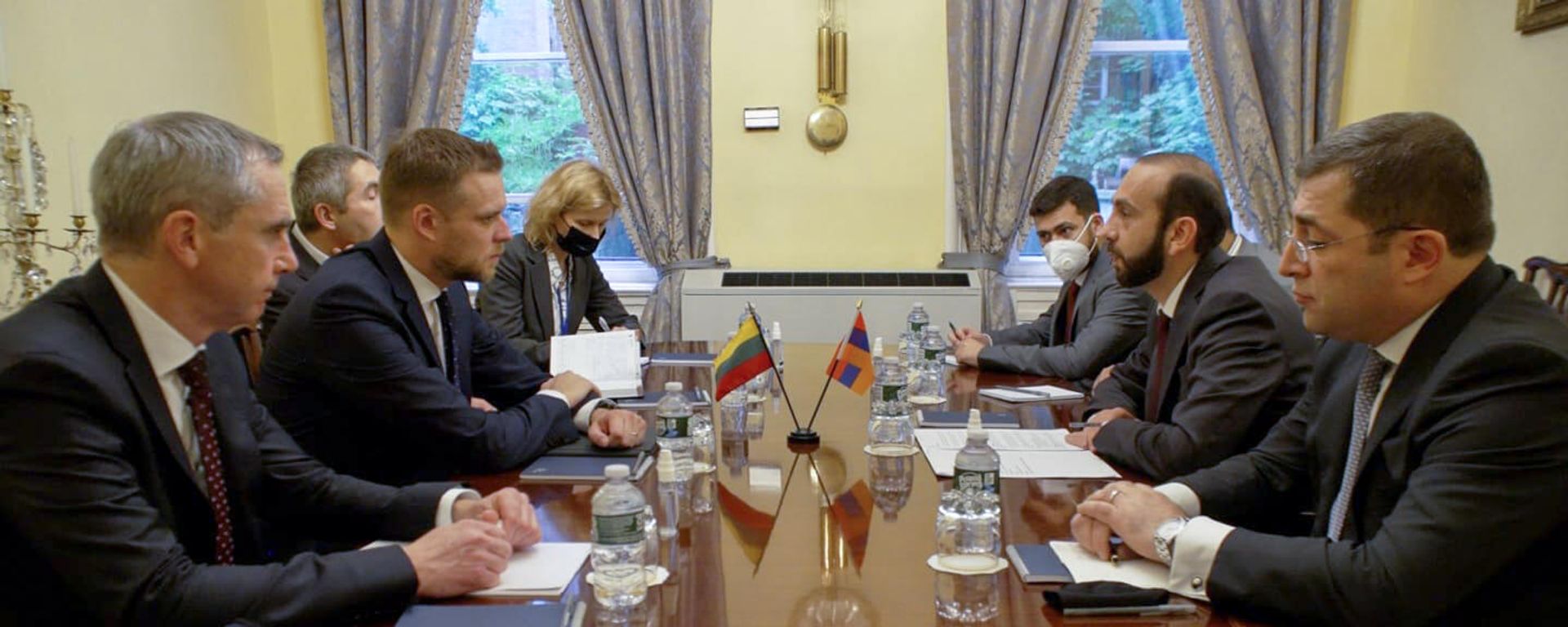 Արարատ Միրզոյանը հանդիպել է Լիտվայի ԱԳ նախարար Գաբրիելիուս Լանդսբերգիսի հետ - Sputnik Արմենիա, 1920, 22.09.2021