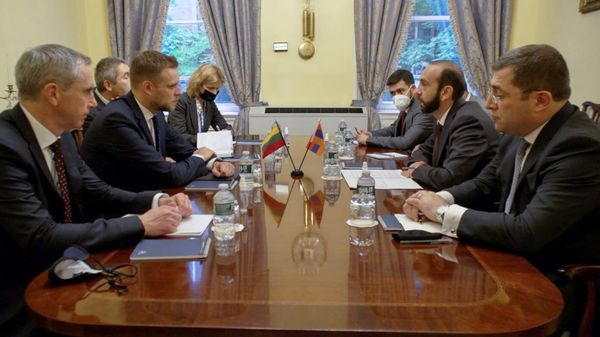 Встреча глав МИД Армении и Литвы Арарата Мирзояна и Габриелиуса Ландсбергиса (22 сентября 2021). Нью-Йорк - Sputnik Армения