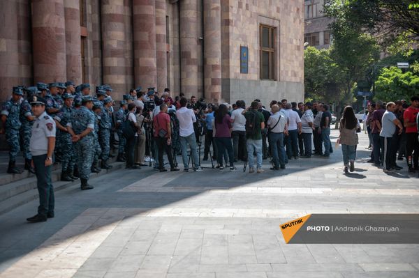 Крестьяне Армавирской области протестуют у Дома правительства и требуют встречи с премьер-министром (23 сентября 2021). Еревaн - Sputnik Армения