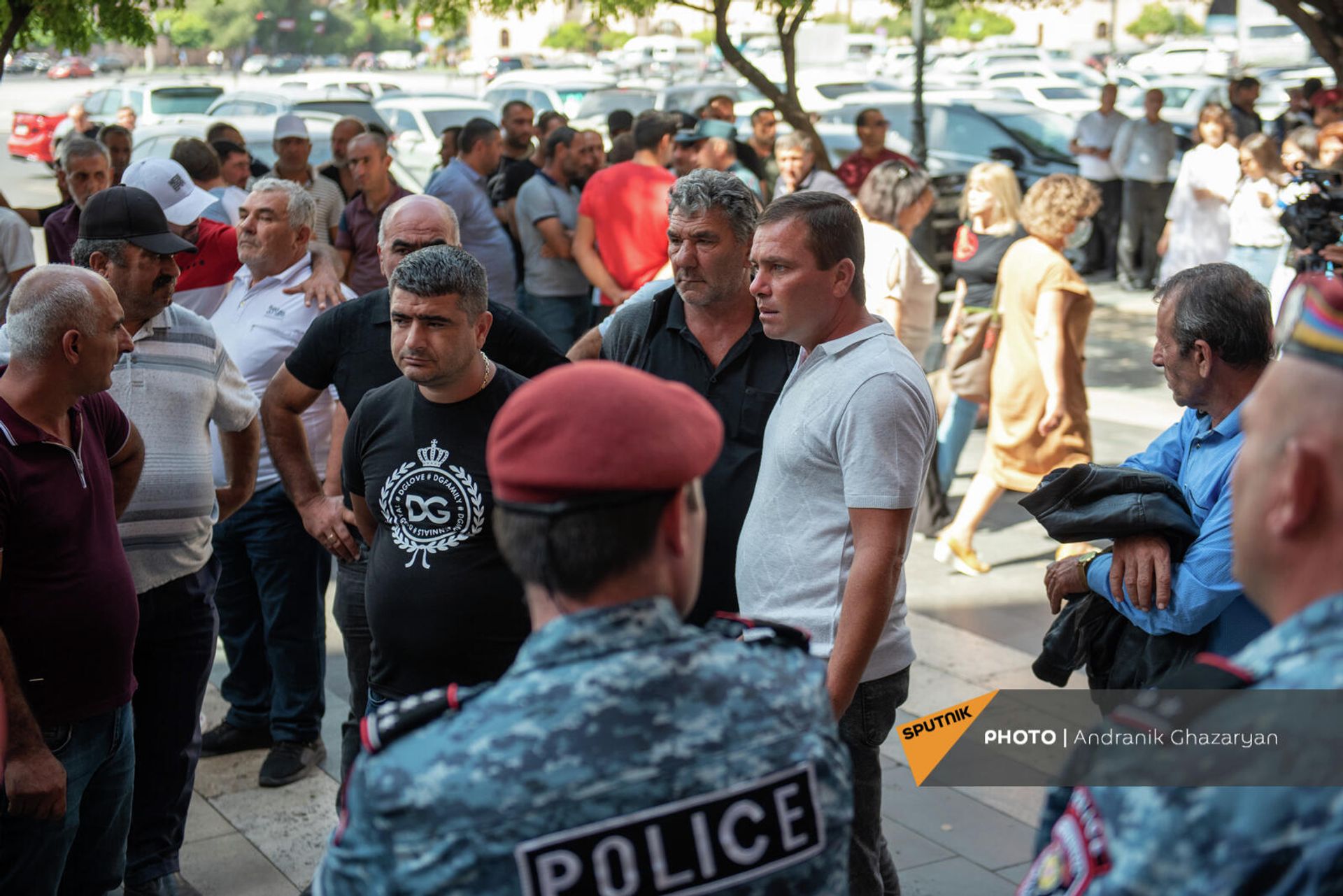 Крестьяне Армавирской области протестуют у Дома правительства и требуют встречи с премьер-министром (23 сентября 2021). Еревaн - Sputnik Армения, 1920, 23.09.2021