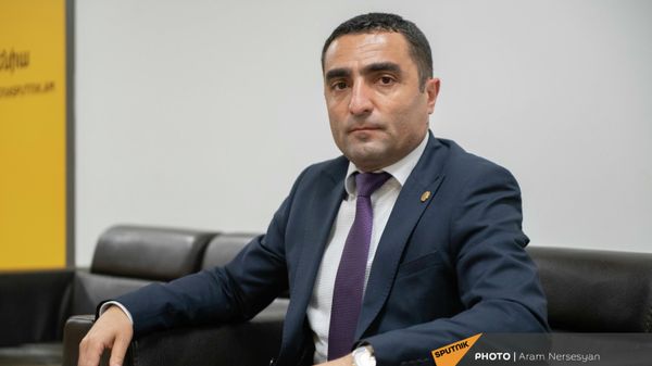 Министр окружающей среды Романос Петросян в гостях радио Sputnik Министр окружающей среды Романос Петросян в гостях радио Sputnik - Sputnik Армения