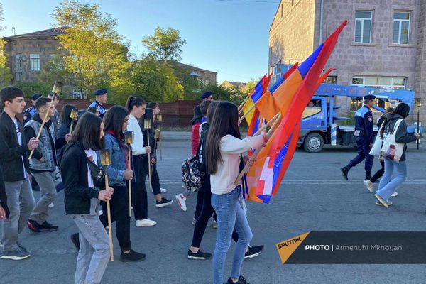 Երթ Գյումրիում՝ ի հիշատակ 44-օրյա պատերազմի նահատակների - Sputnik Արմենիա