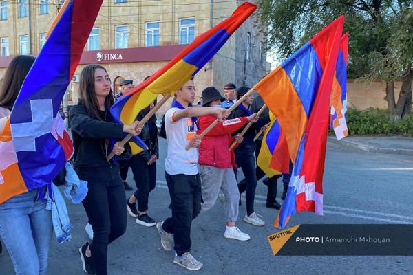 Երթ Գյումրիում՝ ի հիշատակ 44-օրյա պատերազմի նահատակների - Sputnik Արմենիա
