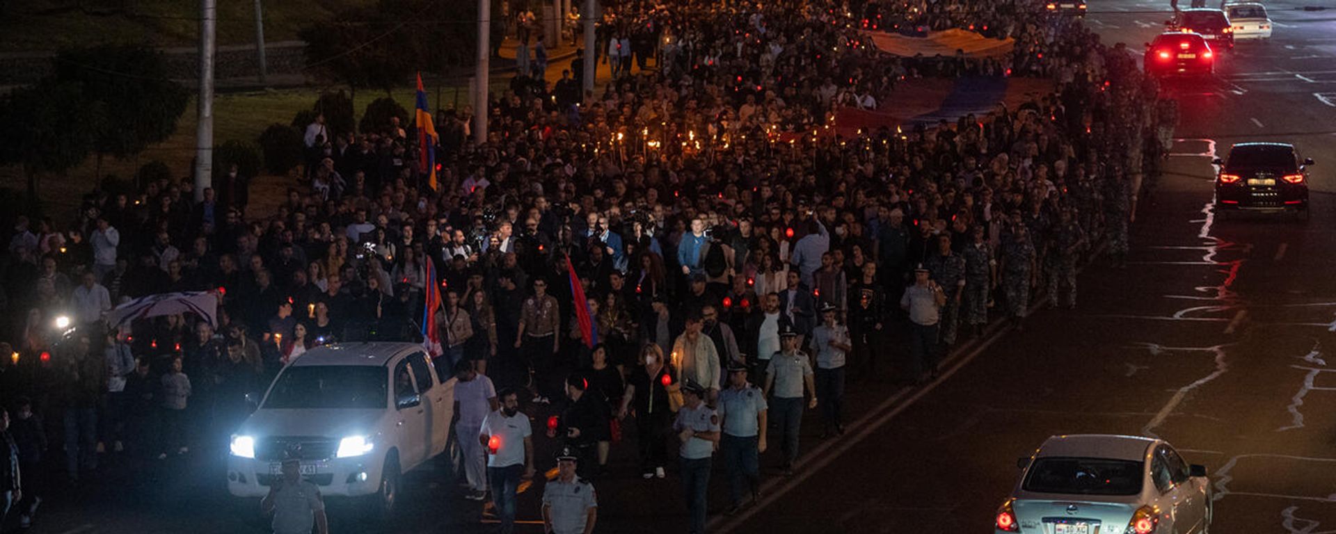 Քոչարյանի առաջնորդությամբ Հիշատակի երթ՝ դեպի Եռաբլուր - Sputnik Արմենիա, 1920, 26.09.2021