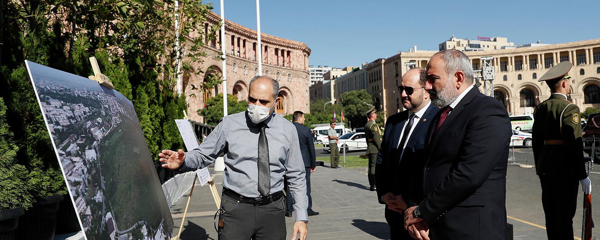 Փաշինյանին ներկայացրել են բուսաբանական այգում հիմնվելիք Կյանքի պուրակի նախագիծը Փաշինյանին ներկայացրել են բուսաբանական այգում հիմնվելիք Կյանքի պուրակի նախագիծը - Sputnik Արմենիա, 1920, 27.09.2021