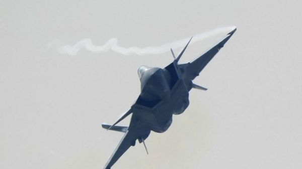 Стелс-истребитель J-20 ВВС Китая на Airshow China в Чжухае, Китай - Sputnik Армения