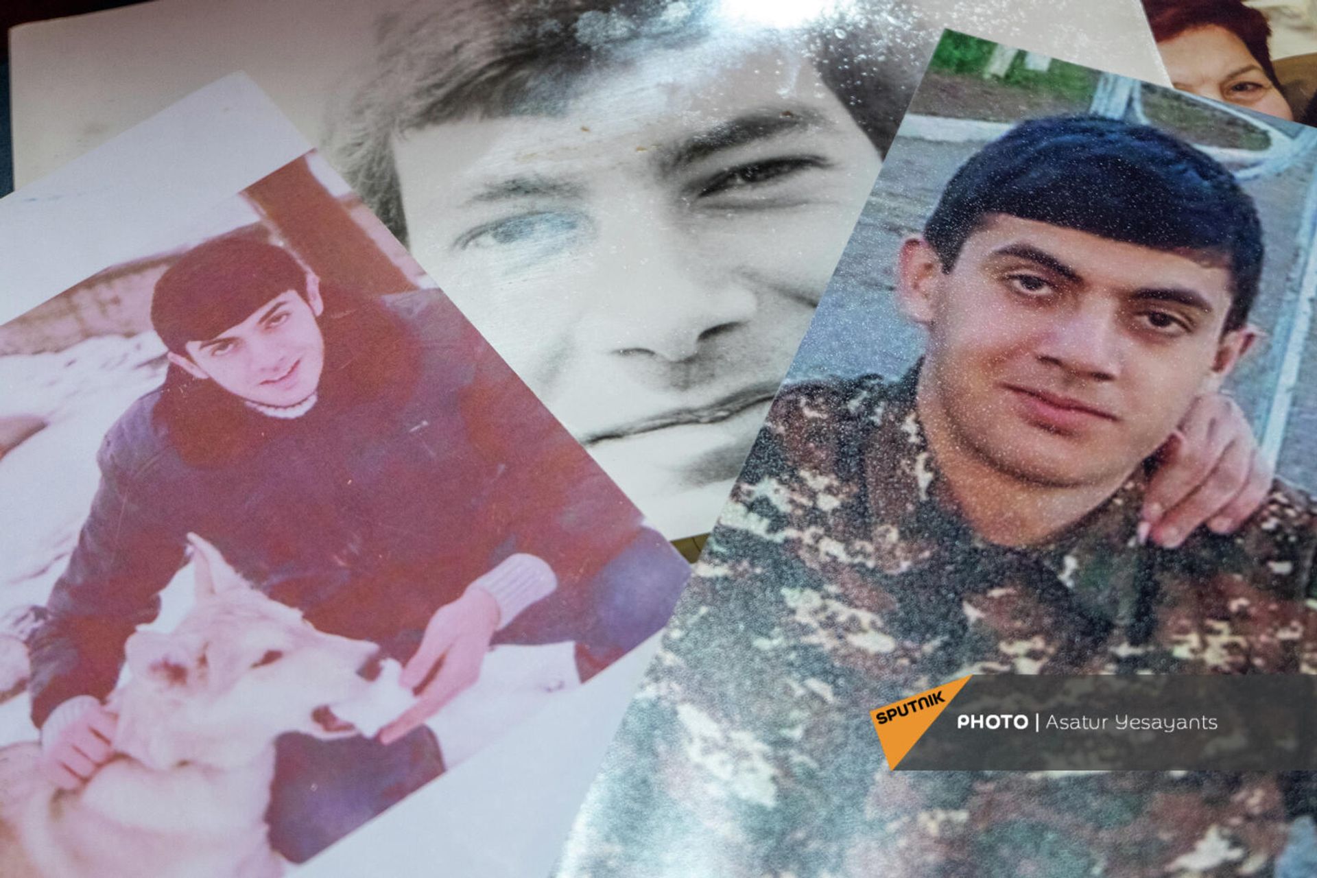 Мать погибшего военнослужащего Мгера Апикяна, Лусине, у себя в мастерской - Sputnik Արմենիա, 1920, 05.10.2021