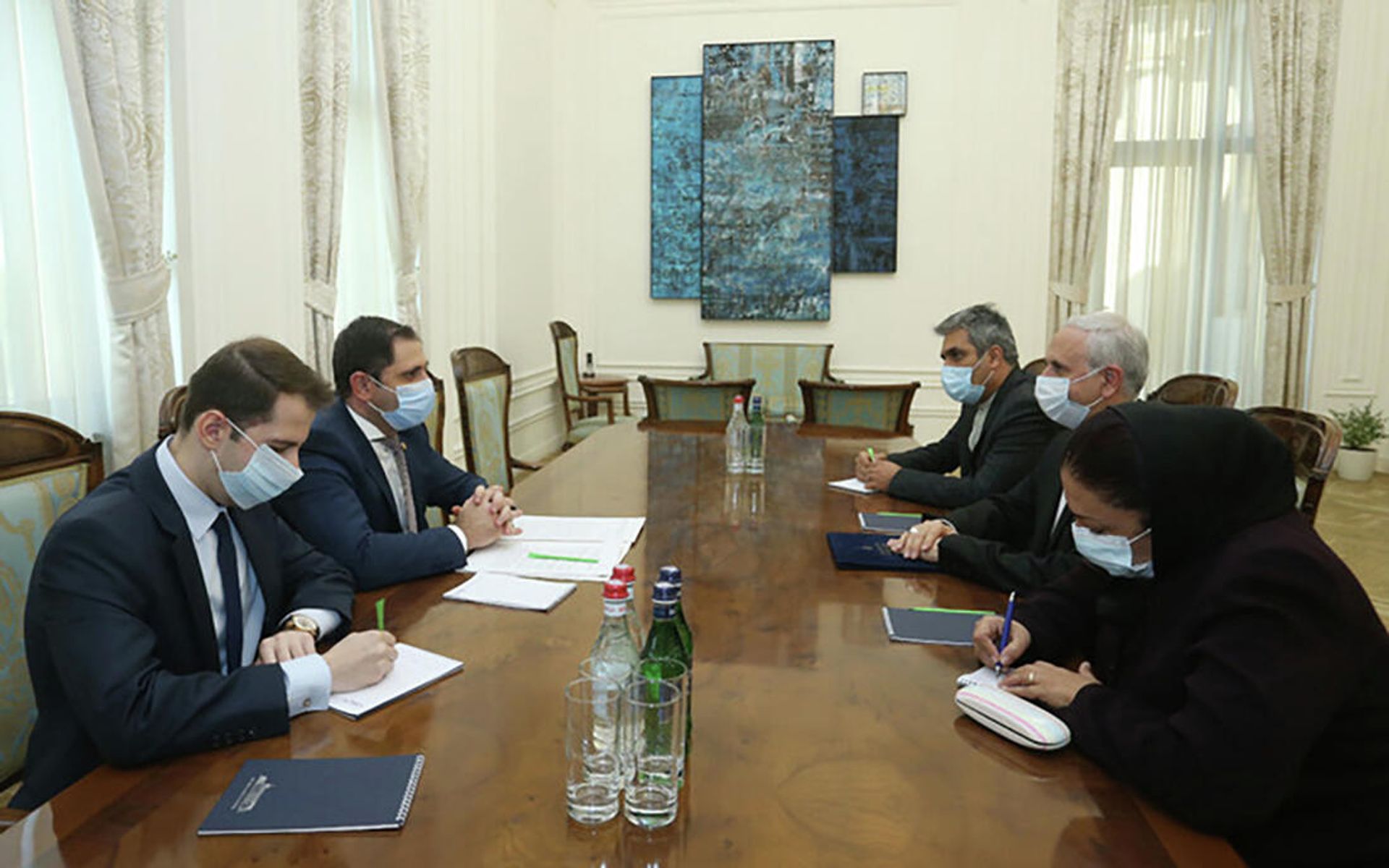ՀՀ փոխվարչապետ Սուրեն Պապիկյանն ու ՀՀ-ում Իրանի դեսպան Աբբաս Բադախշան Զոհուրին - Sputnik Արմենիա, 1920, 29.09.2021