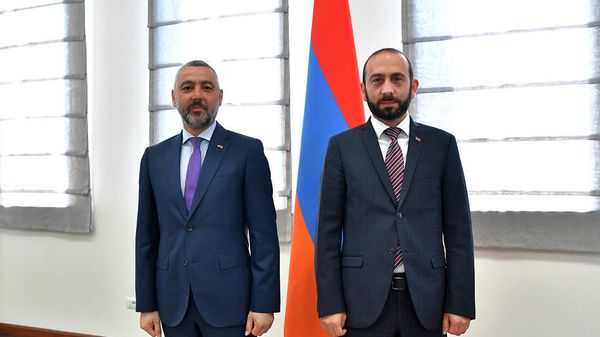 Министр иностранных дел Арарат Мирзоян принял Чрезвычайного и Полномочного Посла Болгарии в Армении Калина Анастасова (29 сентября 2021). Еревaн - Sputnik Армения