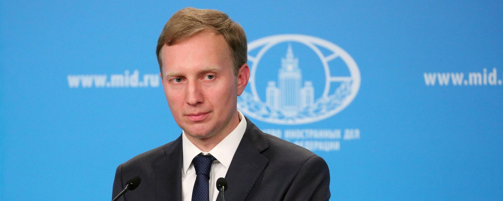 Замдиректора департамента информации и печати МИД РФ Алексей Зайцев во время брифинга (30 июля 2020). Москвa Замдиректора департамента информации и печати МИД РФ Алексей Зайцев во время брифинга (30 июля 2020). Москвa - Sputnik Արմենիա, 1920, 30.09.2021