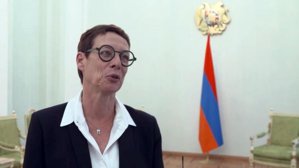 Президент Армен Саркисян сегодня принял верительные грамоты новоназначенного Чрезвычайного и Полномочного посла Франции Анн Луйо (30 сентября 2021). Еревaн - Sputnik Արմենիա