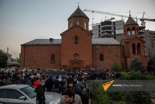 В церкви XVIII века Сурб Ованнес  прошла панихида по  заслуженному артисту Армении Айко (Айк Акопян) - Sputnik Армения
