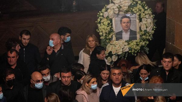 Панихида Заслуженного артиста Армении Айко (Айка Акопяна) в церкви Сурб Ованнес (30 сентября 2021). Еревaн - Sputnik Армения