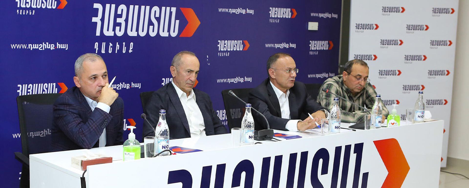 Встреча депутатов, экспертов, помощников парламентской фракции Айастан с руководителем блока Робертом Кочаряном (30 сентября 2021). Еревaн - Sputnik Армения, 1920, 01.10.2021