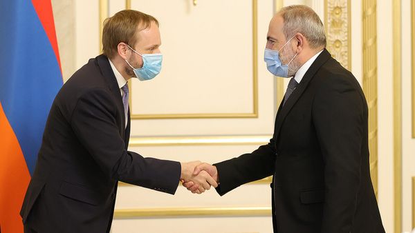 Премьер-министр Никол Пашинян встретился с министром иностранных дел Чехии Якубом Куханеком (1 октября 2021). Еревaн - Sputnik Армения