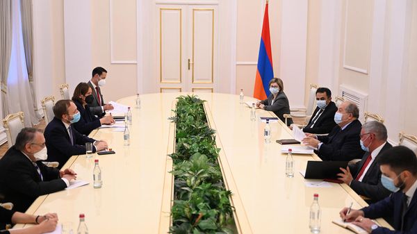 Президент Армен Саркисян встретился с министром иностранных дел Чехии Якубом Куханеком (1 октября 2021). Еревaн - Sputnik Արմենիա