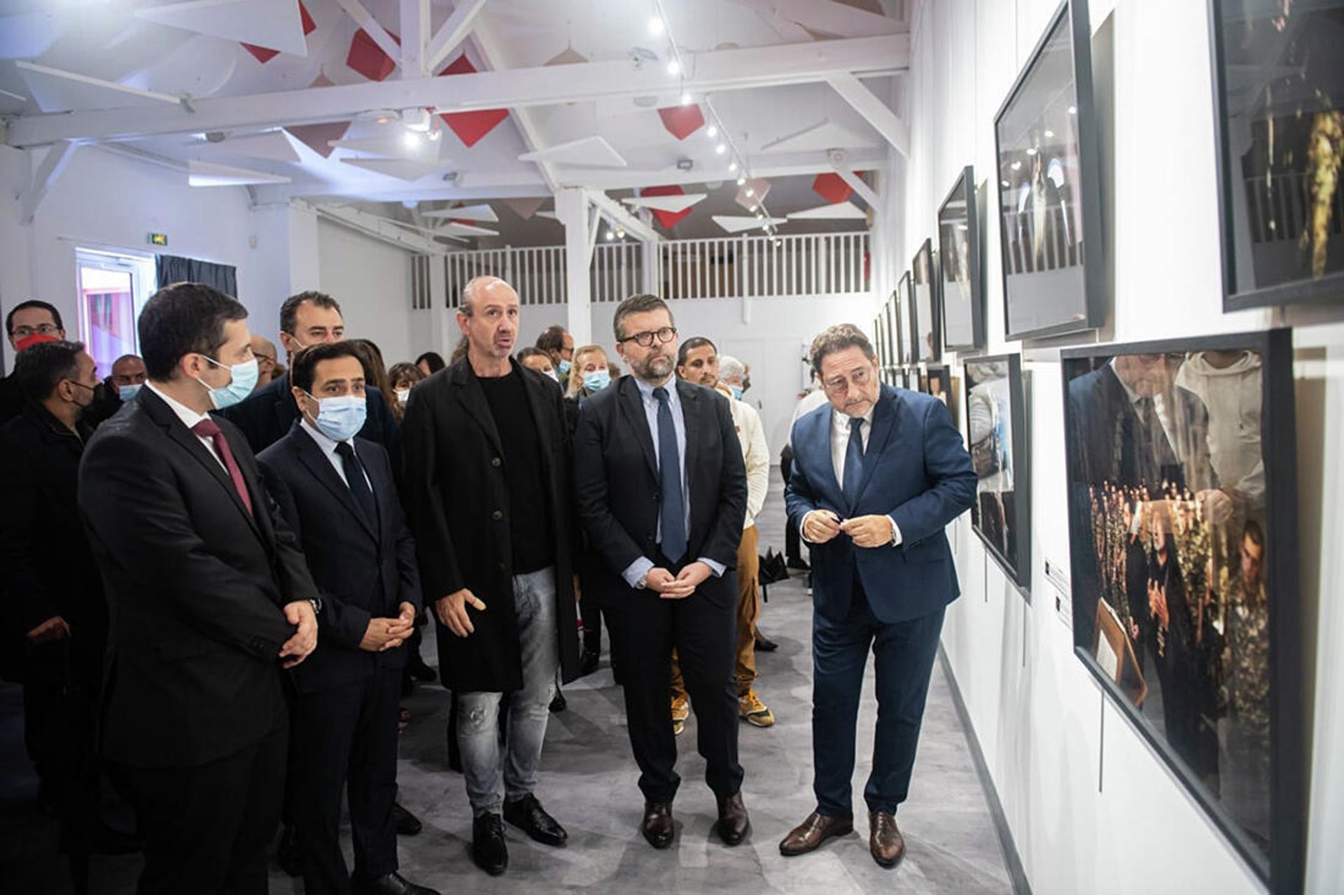 Открытие ыставки фотографий французско-армянского фотографа Антуана Агуджяна Стойкость, посвященной Арцаху, в Культурном центре Le 148 в Альфорвиле (2 октября 2021). Франция - Sputnik Արմենիա, 1920, 03.10.2021
