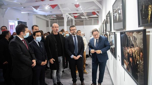 Открытие выставки фотографий французско-армянского фотографа Антуана Агуджяна Стойкость, посвященной Арцаху, в Культурном центре Le 148 в Альфорвиле (2 октября 2021). Франция - Sputnik Армения