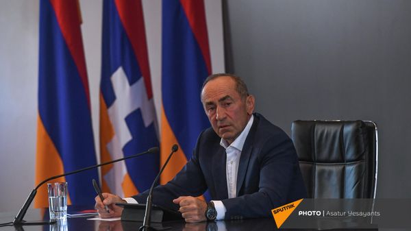 Пресс-конференция второго президента РА, лидера блока Армения Роберта Кочаряна (4 октября 2021). Еревaн - Sputnik Արմենիա