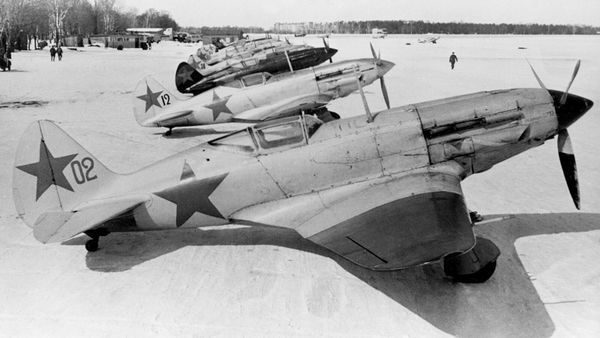 Истребители МИГ-3 на подмосковном аэродроме - Sputnik Армения