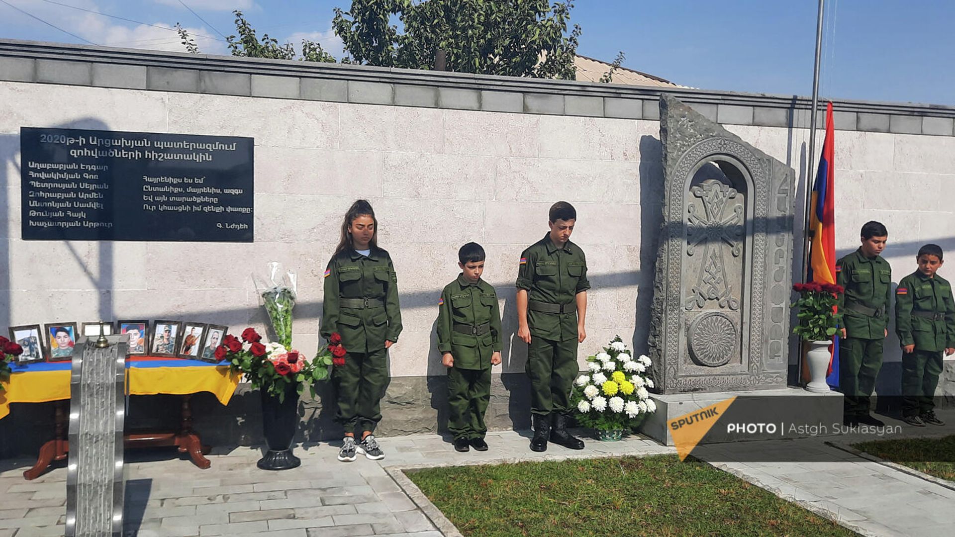 Церемония открылся хачкара-пулпулака, посвященного памяти 7-и погибших в 44-дневной карабахской войне в Норагавите Церемония открылся хачкара-пулпулака, посвященного памяти 7-и погибших в 44-дневной карабахской войне в Норагавите - Sputnik Արմենիա, 1920, 04.10.2021