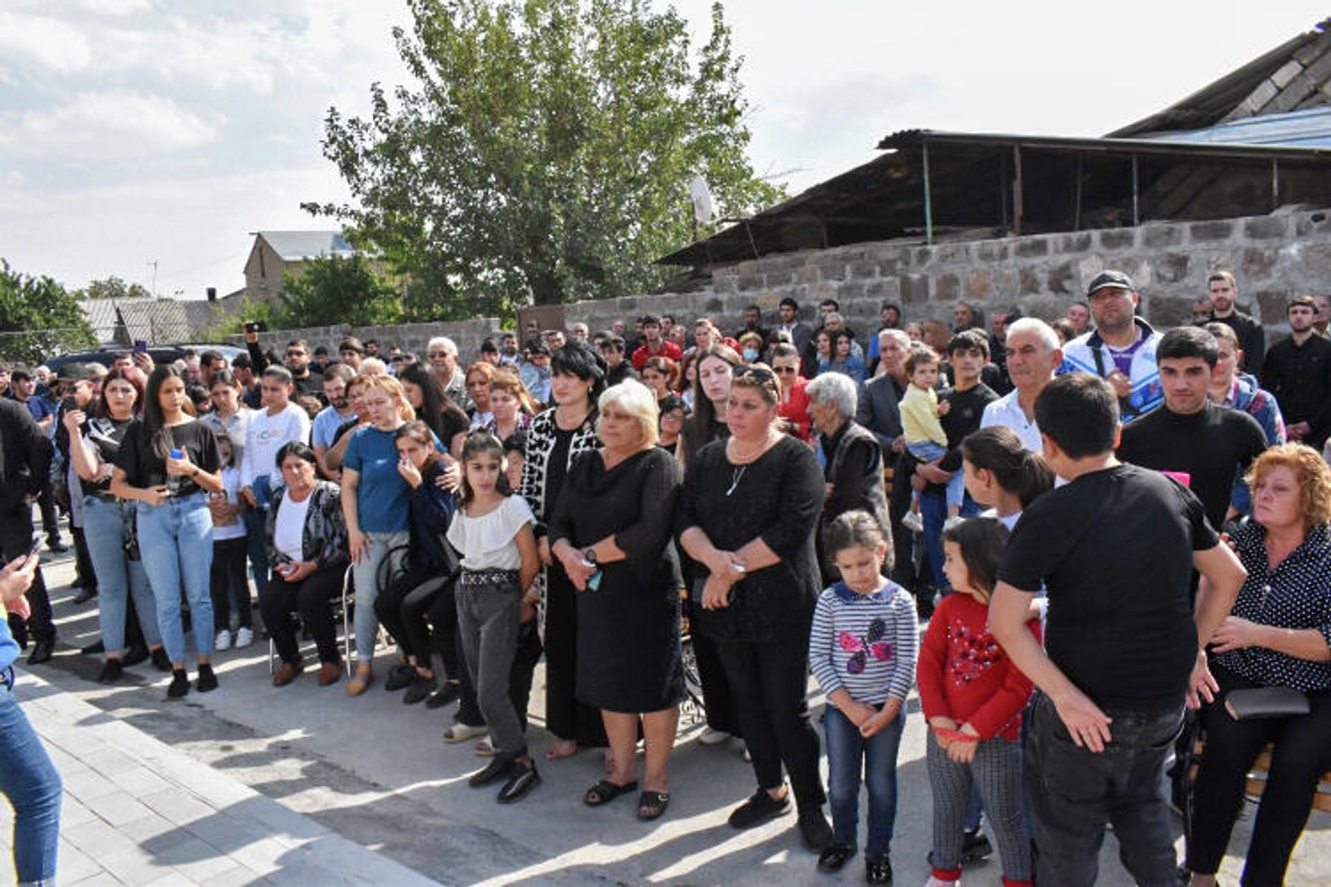 Բացվեց Արցախյան 44-օրյա պատերազմում նահատակված 7 տղաների հիշատակին նվիրված խաչքարը, կողքին՝ հերոսների անունը կրող ցայտաղբյուրը
Բացվեց Արցախյան 44-օրյա պատերազմում նահատակված 7 տղաների հիշատակին նվիրված խաչքարը, կողքին՝ հերոսների անունը կրող ցայտաղբյուրը
- Sputnik Արմենիա, 1920, 04.10.2021