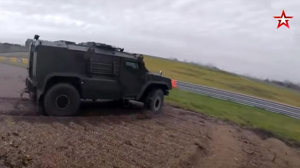 Бронеавтомобиль сопровождения Напарник - Sputnik Армения