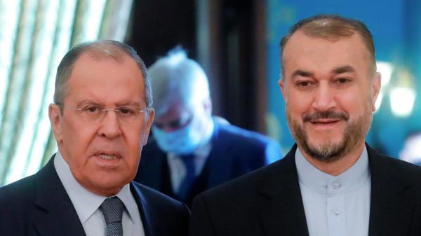 Министры иностранных дел РФ и Ирана Сергей Лавров и Хосейн Амир Абдоллахиан во время встречи (6 октября 2021). Москва - Sputnik Армения