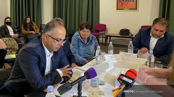 Подписание договора о сотрудничестве между Всероссийским институтом генетических ресурсов растений имени Н.И. Вавилова и Министерством науки и высшего образования Армении (7 октября 2021). Гюмри - Sputnik Армения