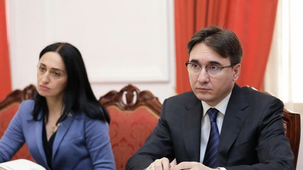 Председатель Постоянной комиссии НС РА по вопросам региональной и евразийской интеграции Армен Геворгян встретился с Чрезвычайным и Полномочным послом РФ в Армении Сергеем Копыркиным (7 октября 2021). Еревaн - Sputnik Армения