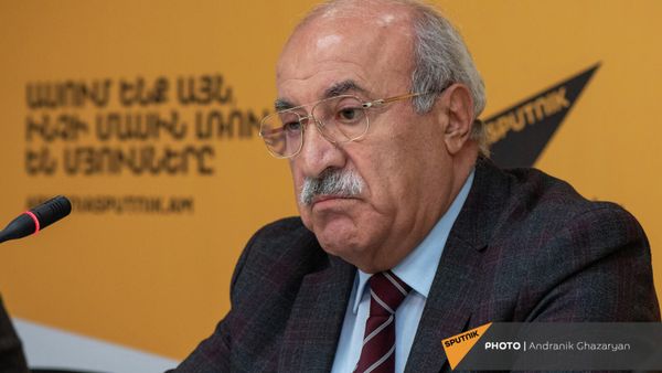 Хосров Арутюнян на пресс конференции по теме Ситуация в Армении и вокруг неё (8 октября 2021). Еревaн - Sputnik Армения